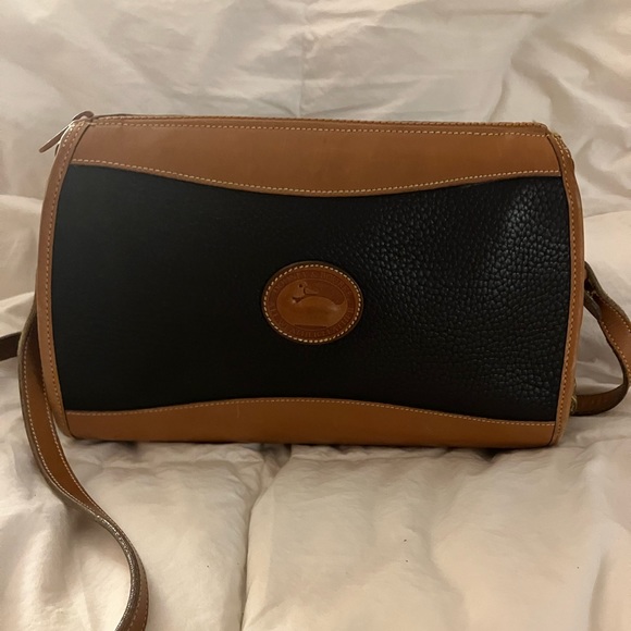 Vintage 80's Dooney & Bourke Black Crossbody Bag in All-Weather Leather - Picture 1 of 5